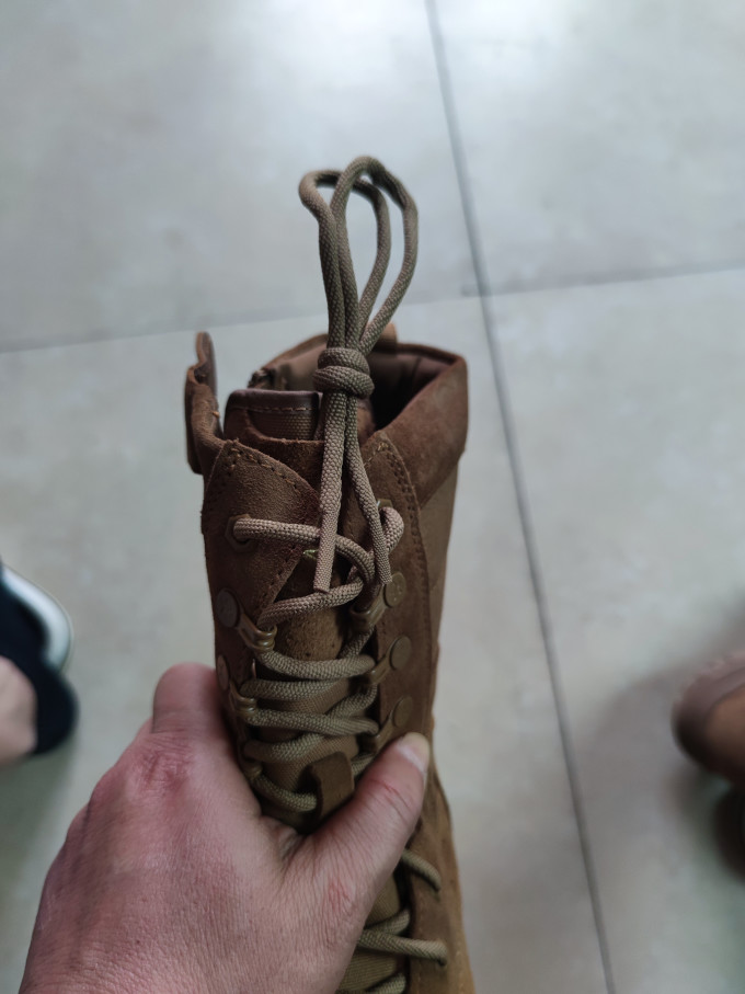 战术靴