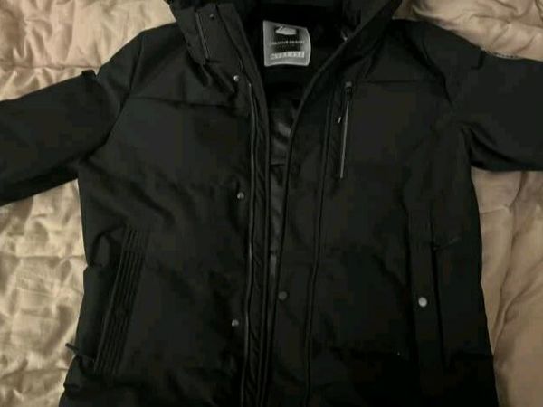 时尚与温度并存！男士短款脱卸帽羽绒服