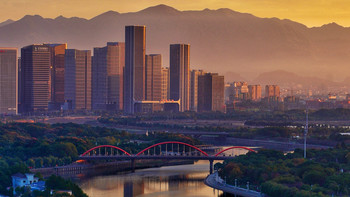 周末往返！100元实现买买买自由！这座“跨国吃货天堂“，魔幻到不像在浙江！ 