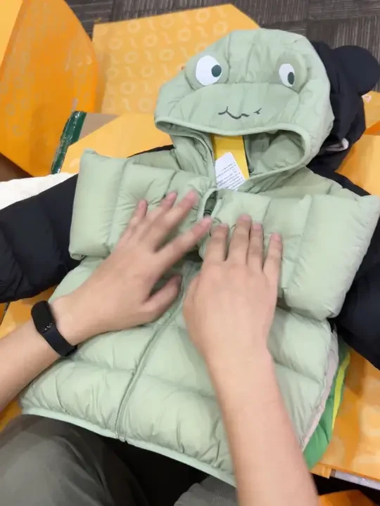 大降价！淘气小青蛙羽绒服上新啦，1开头直播中~快来~ #反季羽绒服#保暖又好看#高品质羽绒服#儿童羽绒服#巴拉巴拉
