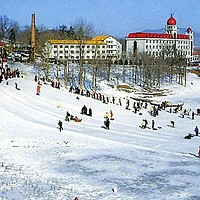 错峰出行，3月份去亚布力滑雪场滑雪，或许是最好的选择。