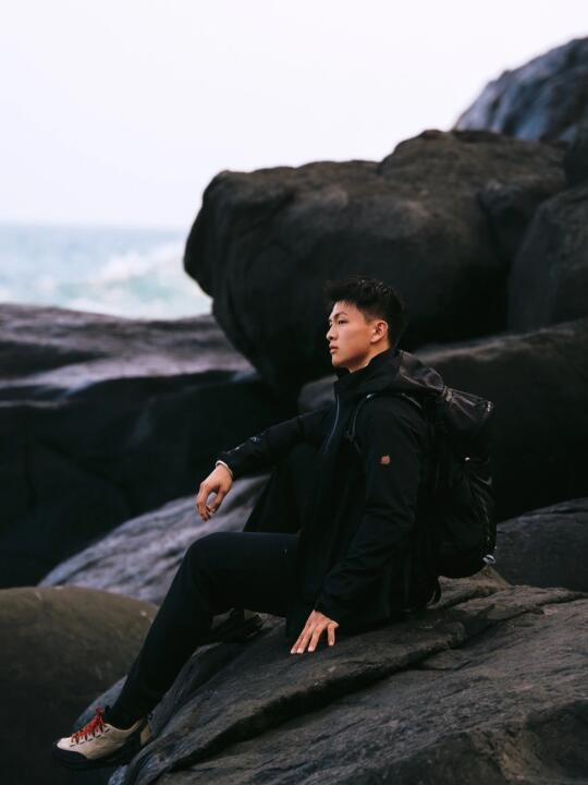 🌊陵水虎岭轻徒步｜闯入末日感黑礁石秘境