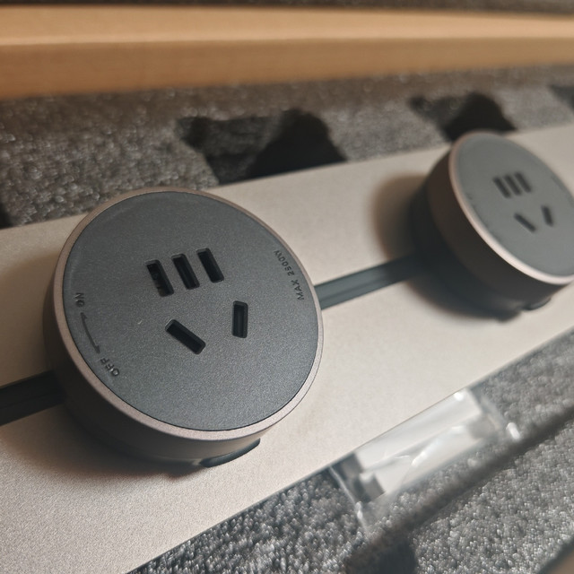 自己动手安装轨道插座，虽不完美，但也尽力了