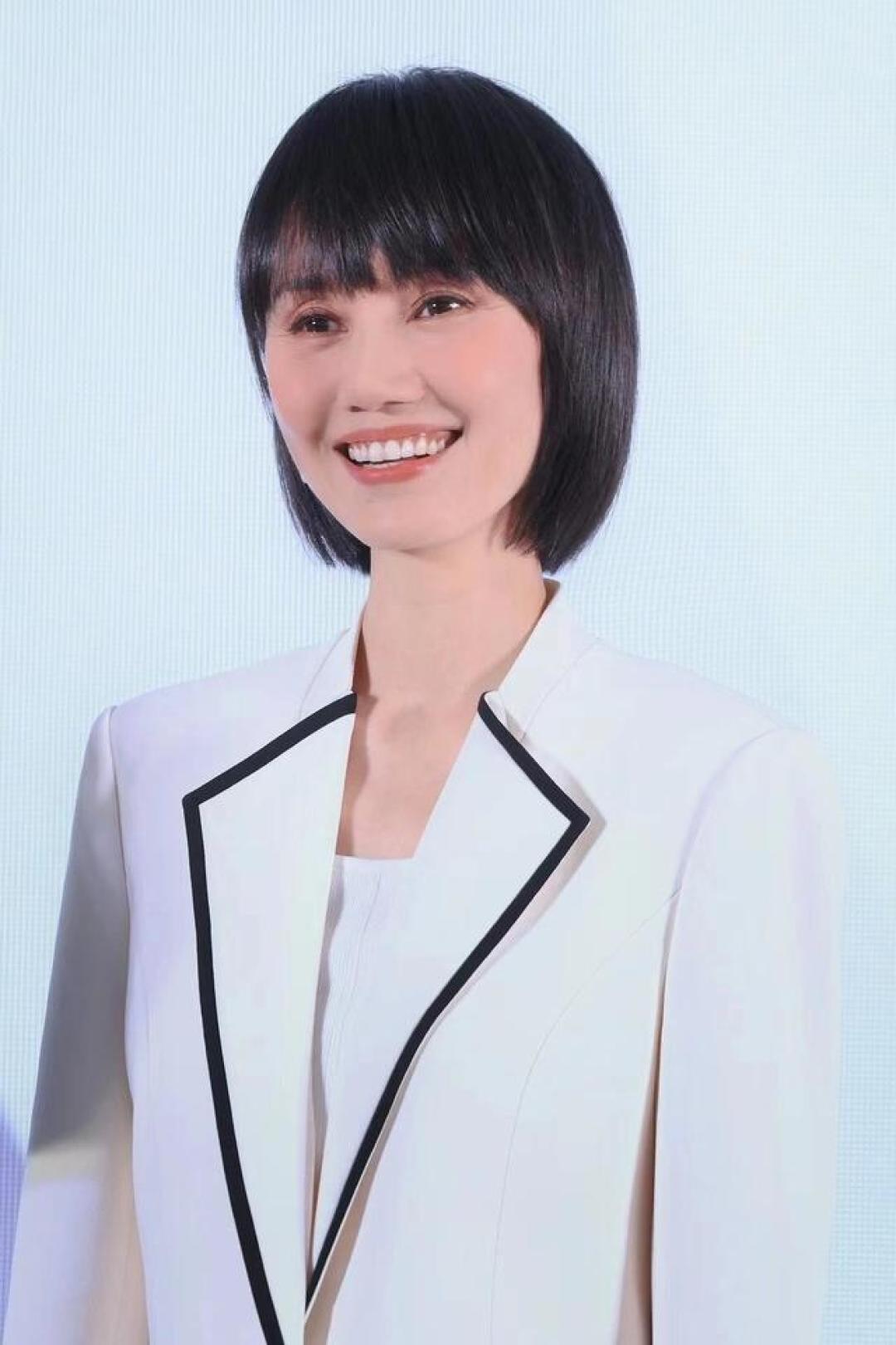 袁泉短发如何提升气质?中年女性必看发型指南