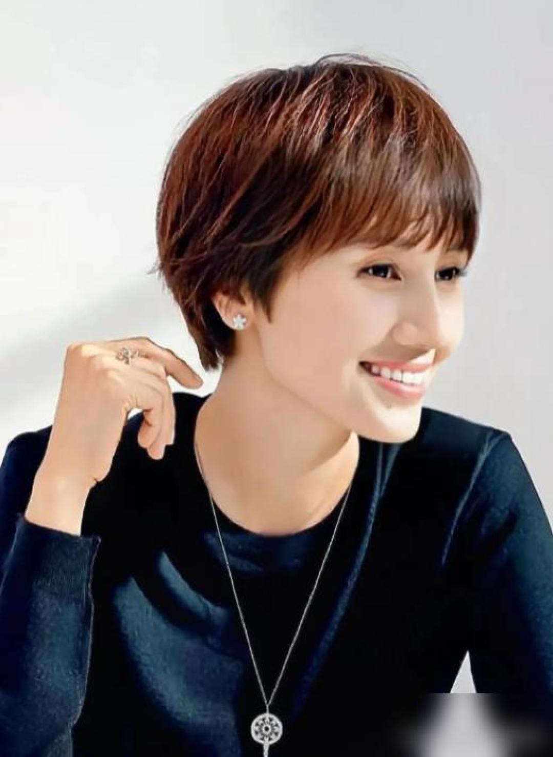 袁泉短发如何提升气质?中年女性必看发型指南