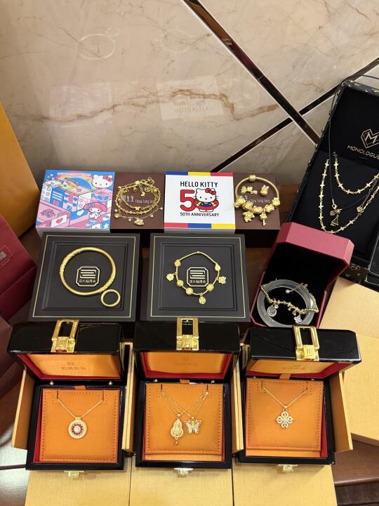 少操没用的心 多买万能的金🥰