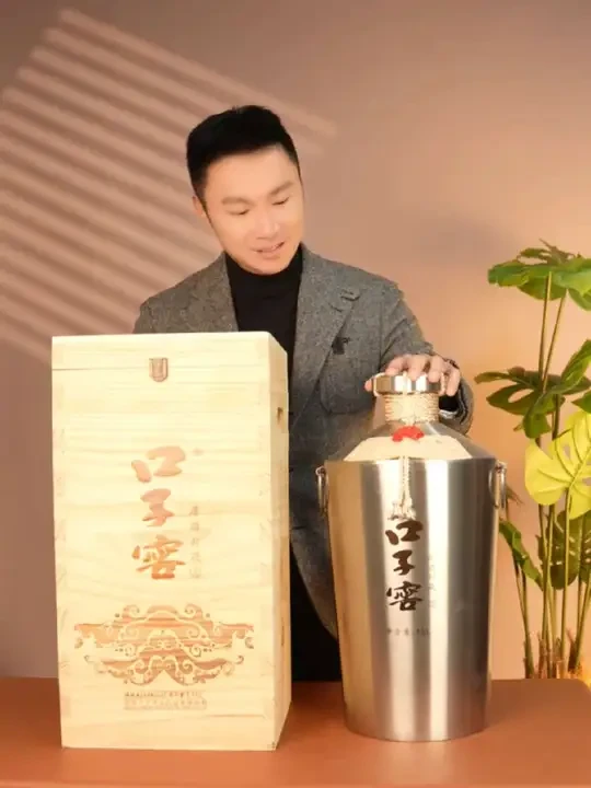 #品味生活 人生重要时刻，口子窖原酒封藏。