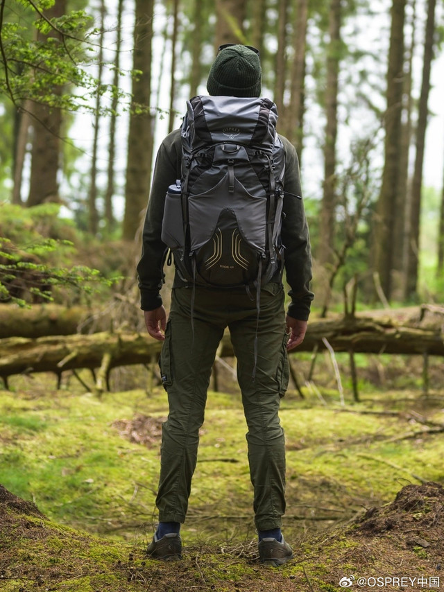 快过年了,不如换个方式迎接新年吧!带上装备,登上山巅,年你们先过,我准备上山啦!👦男款: OSPREY EXOS 飘逸(男款p1)👧女款: OSPREY EJA 逸佳(女款p2)空速背负系统,背负轻松