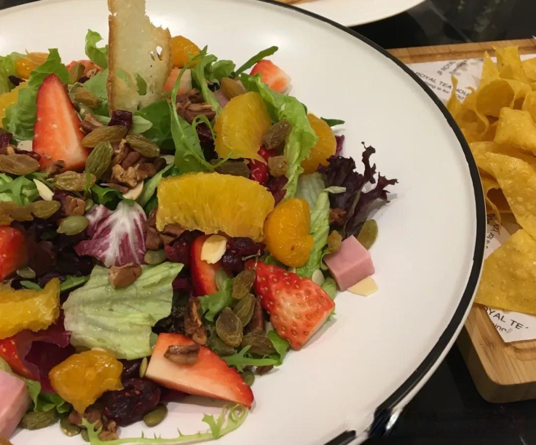 甜食暂时舒缓却加剧抑郁:科学饮食才是情绪稳定关键