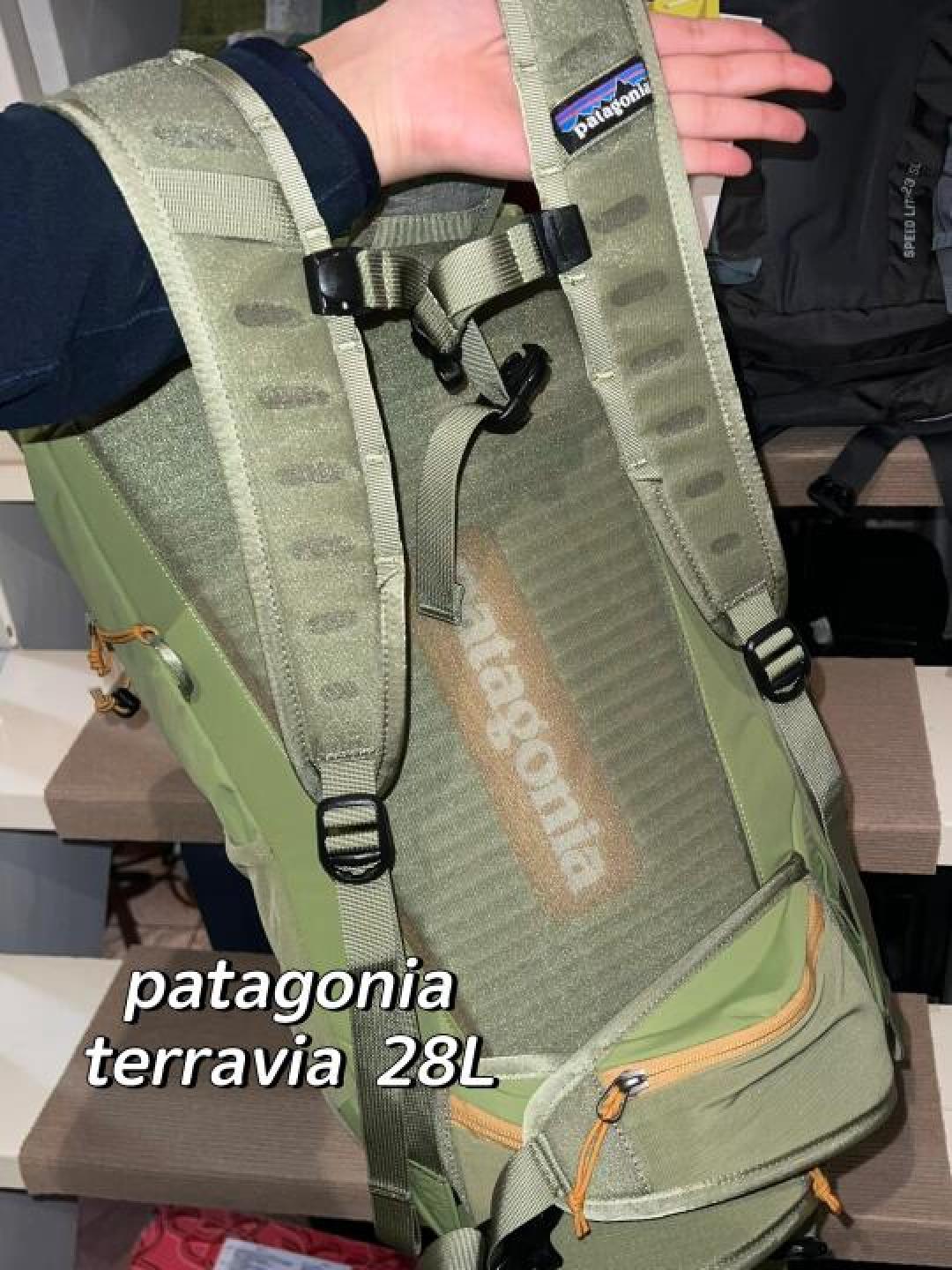 小鹰新款茶褐色背包评测:兼具时尚颜值与实用功能的全能选择