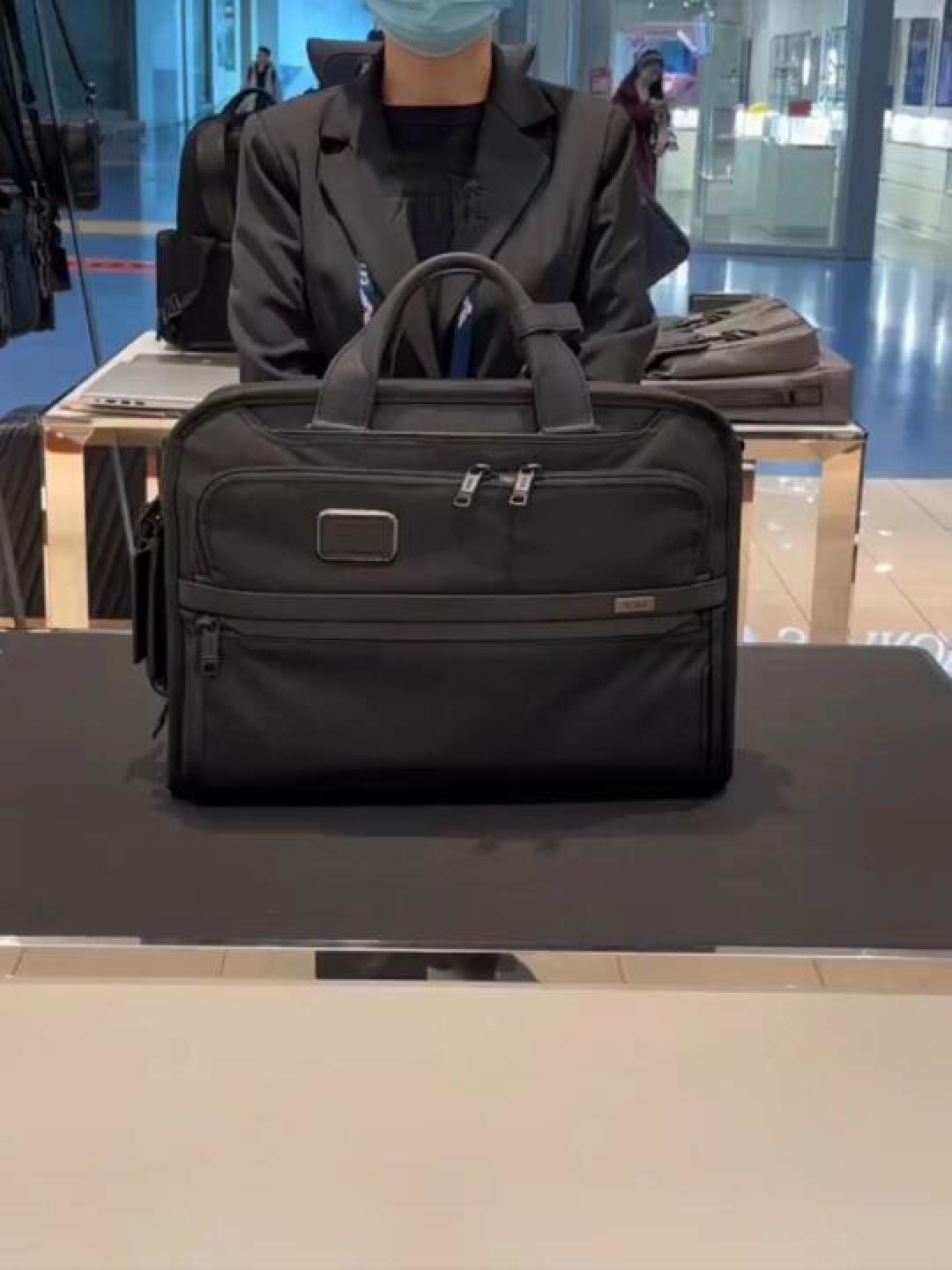 TUMI ALPHA3系列多功能包:商务、旅行与日常通勤的最佳选择