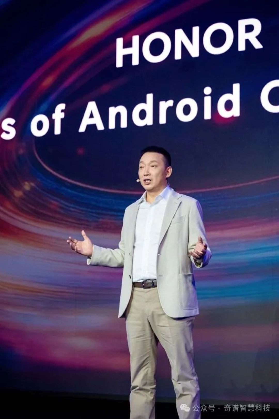 阿尔法战略发布，荣耀转型AI终端生态公司