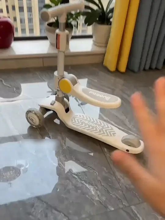 本来还在纠结买不买，但发现小区的娃基本上都是人手一辆，1岁以上就可以玩，遇上好价格早买早享受！#萌娃骑车  #儿童滑板车  #曼龙  #儿童平衡车  #母婴好物