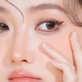 卡姿兰十色眼影综合盘：一盘在手，甜美时尚轻松打造
