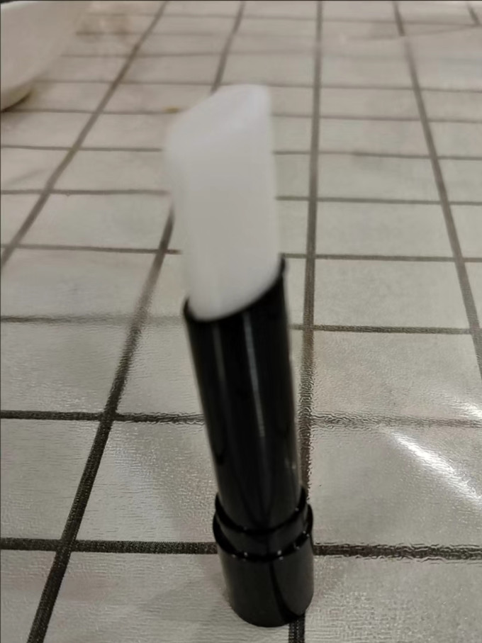 凡士林润唇膏