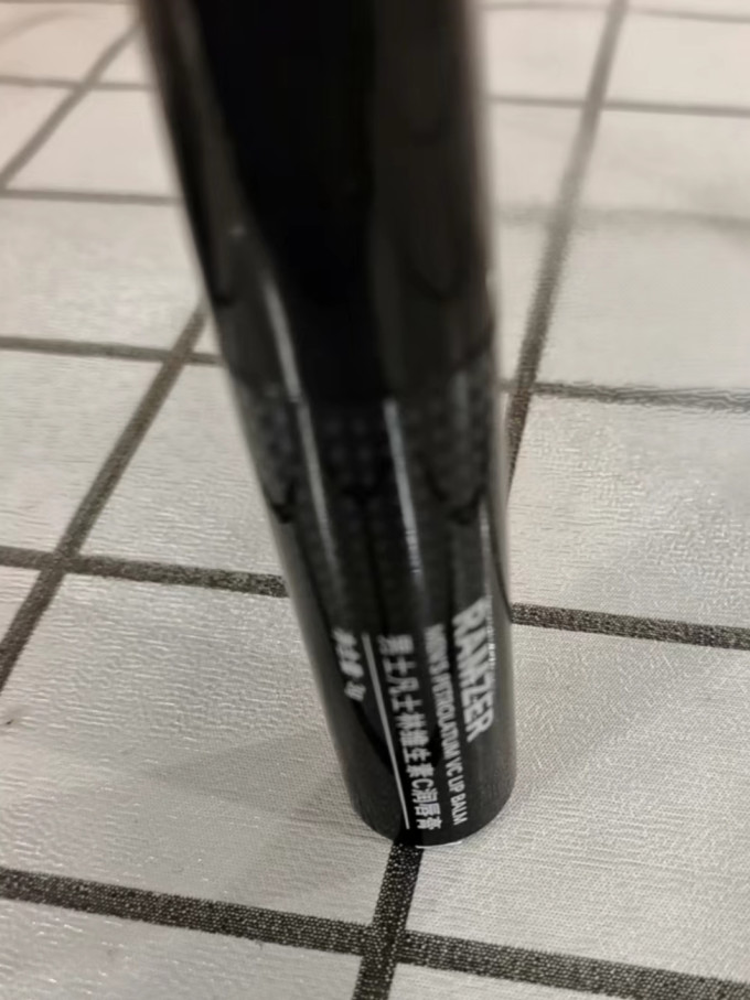 凡士林润唇膏