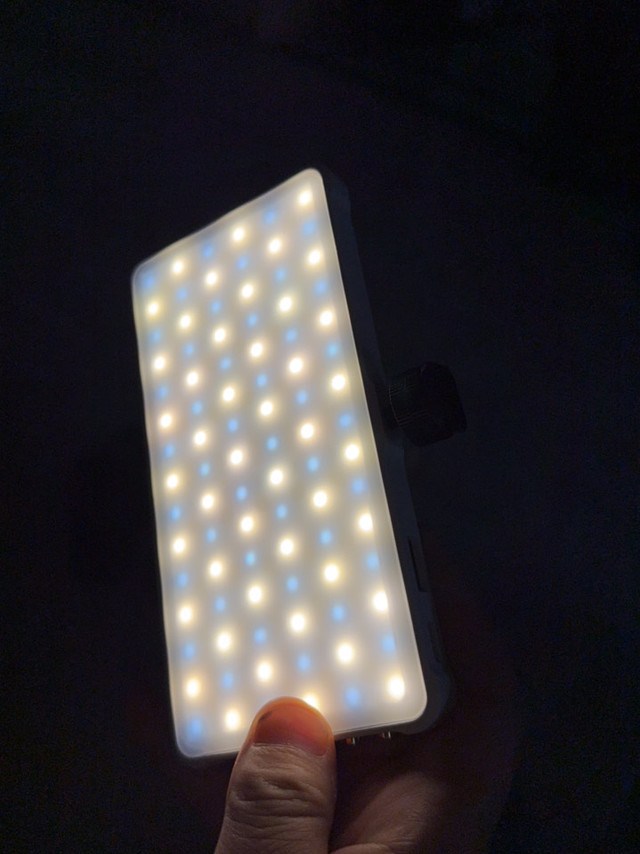 贝阳W140-RGB便携补光灯评测