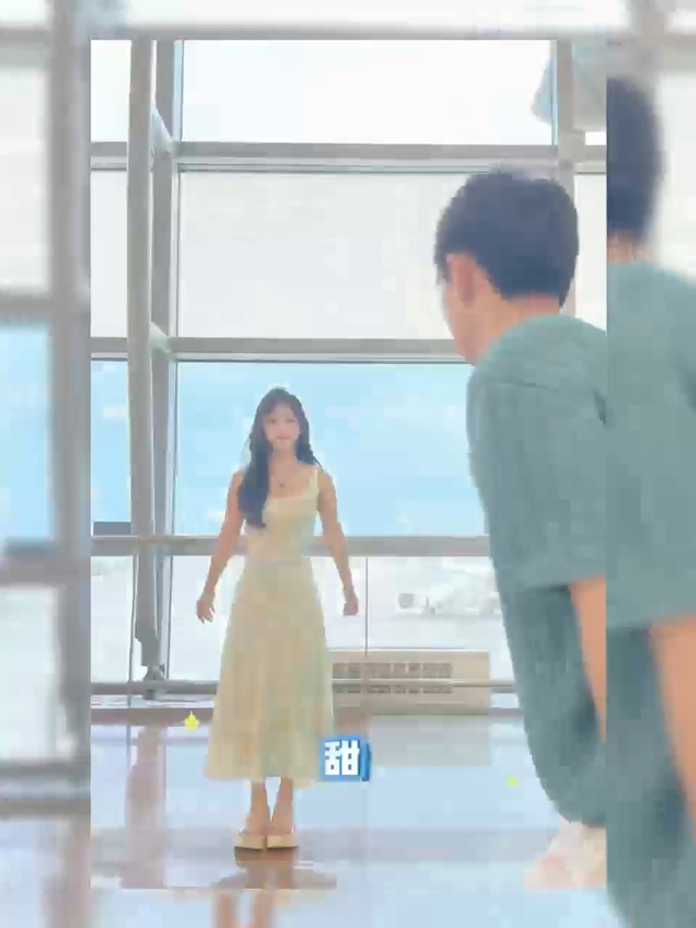 在东方的繁华中，我们寻找那抹璀璨的光芒。这枚"东方佳人"