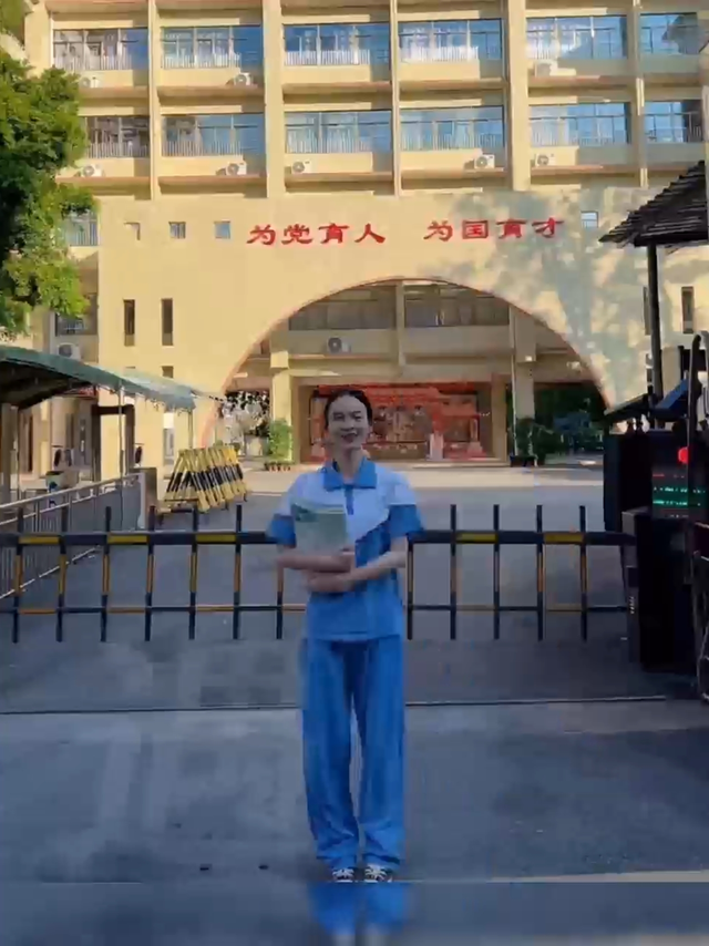 🌟 东方佳人纯银莫桑钻戒指，宛若夜色中闪烁的星辰，熠熠生辉