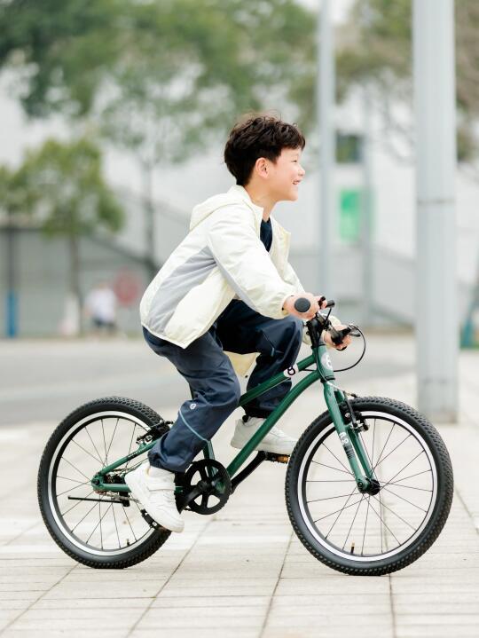 小卷毛弟弟的“飞驰人生”🚴‍♂️
