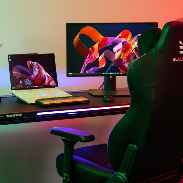 逐夜TitanF电竞桌评测：真正的重量级别RGB升降电竞桌