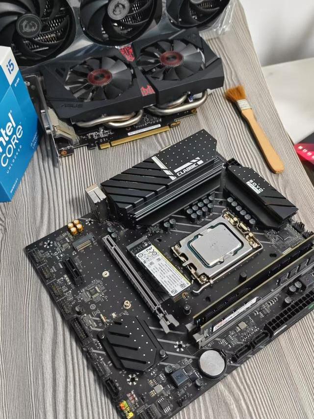 200元换皮铭瑄B660终结者主板？800元12600KF内存频率也能上4000