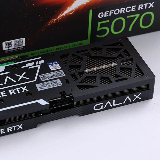 甜品来袭？售价4599，影驰RTX 5070 FIRE显卡搭配98X3D实测分享