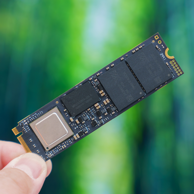 PCIe 5.0 消费级固态硬盘的性能巅峰：致态 TiPro9000 4TB 实测