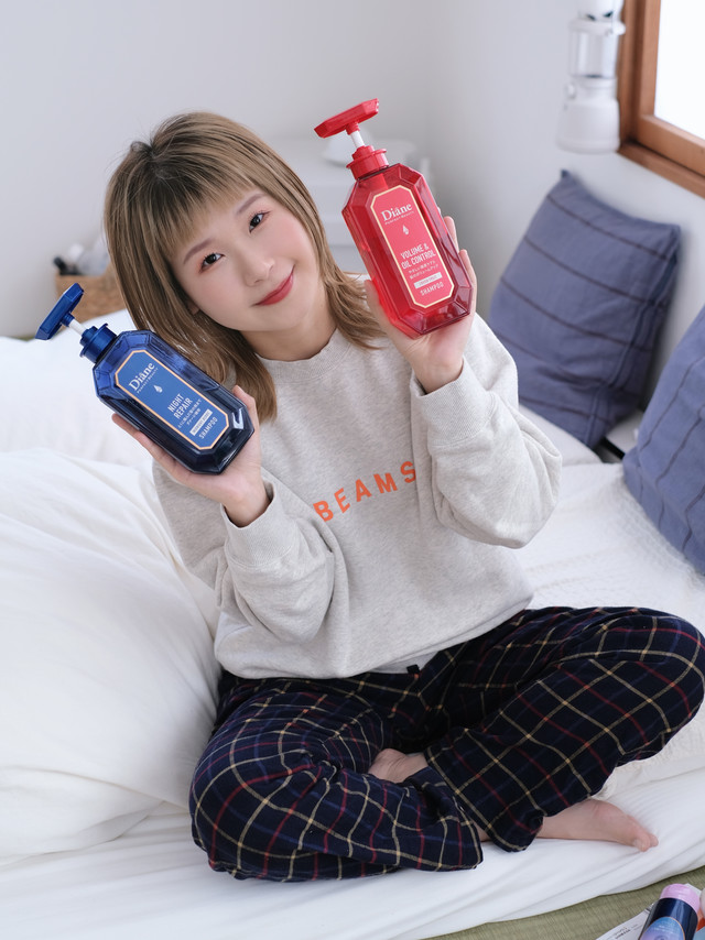 这款洗发水是怎么做到既柔顺又蓬松的?-评+赞抽②位宝子,每人一套黛丝恩致美升级版随机洗护套装;评论里晒单号也抽②位,每人多送一套!-又用回老朋友黛丝恩啦,过年前我去药妆店买洗发水,就故意不买黛丝恩的,