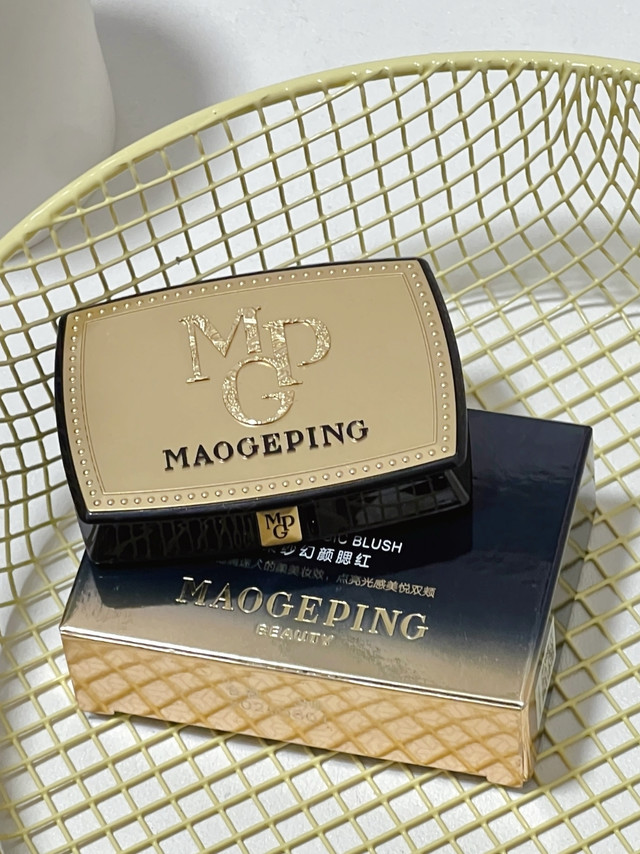 杏仁烤奶腮红，打造春日元气妆！毛戈平 柔纱幻颜腮红 802 杏仁烤奶