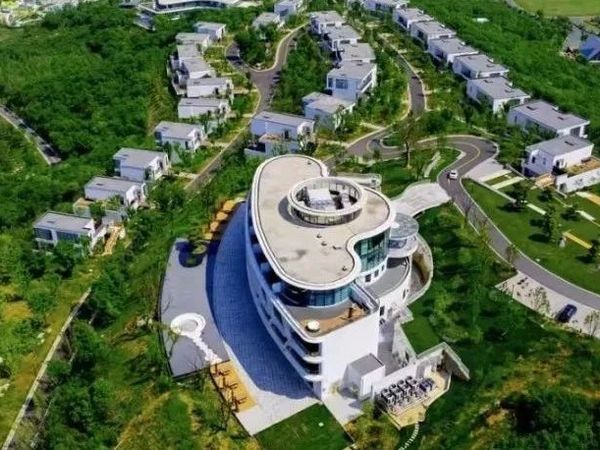 999一晚，春游新爆款！两万平无动力乐园、湖区牧场露营，一店全包