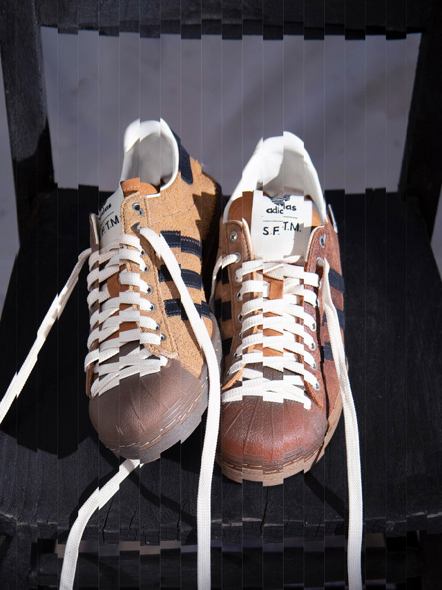 把旷野的风搬进鞋柜。adidas Originals与@SongfortheMute 再度联乘，让ADI005 系列沿着旧世界的痕迹，探寻自然与时间交错的美感👟 ADI005 Superstar以SU