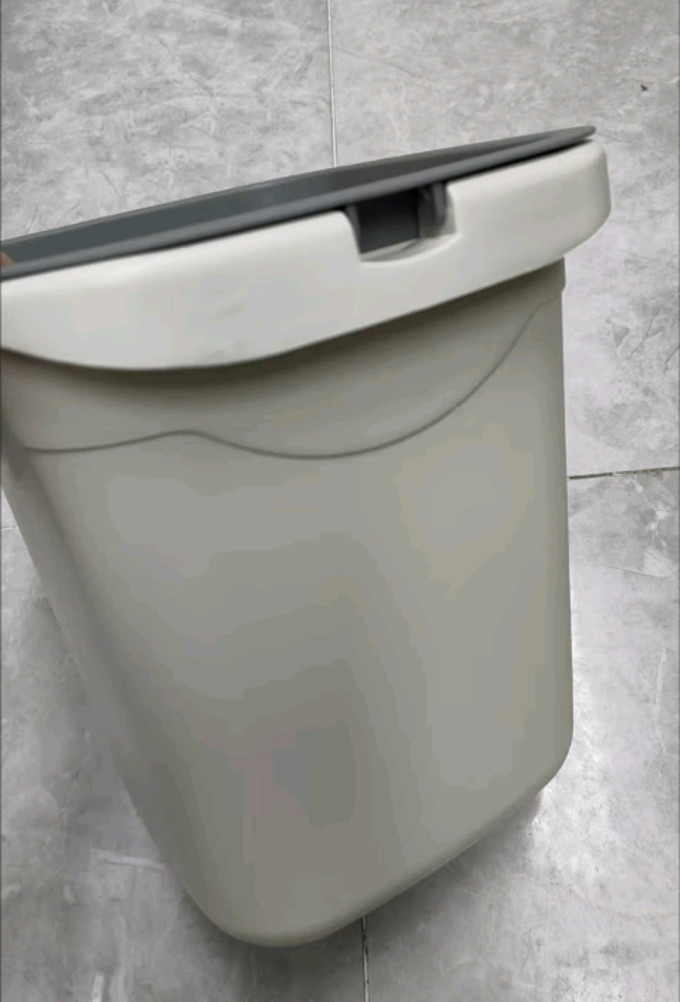 牧冬垃圾桶