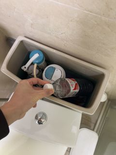 10元一吨的水费省起来  感觉干净水冲厕所好可惜