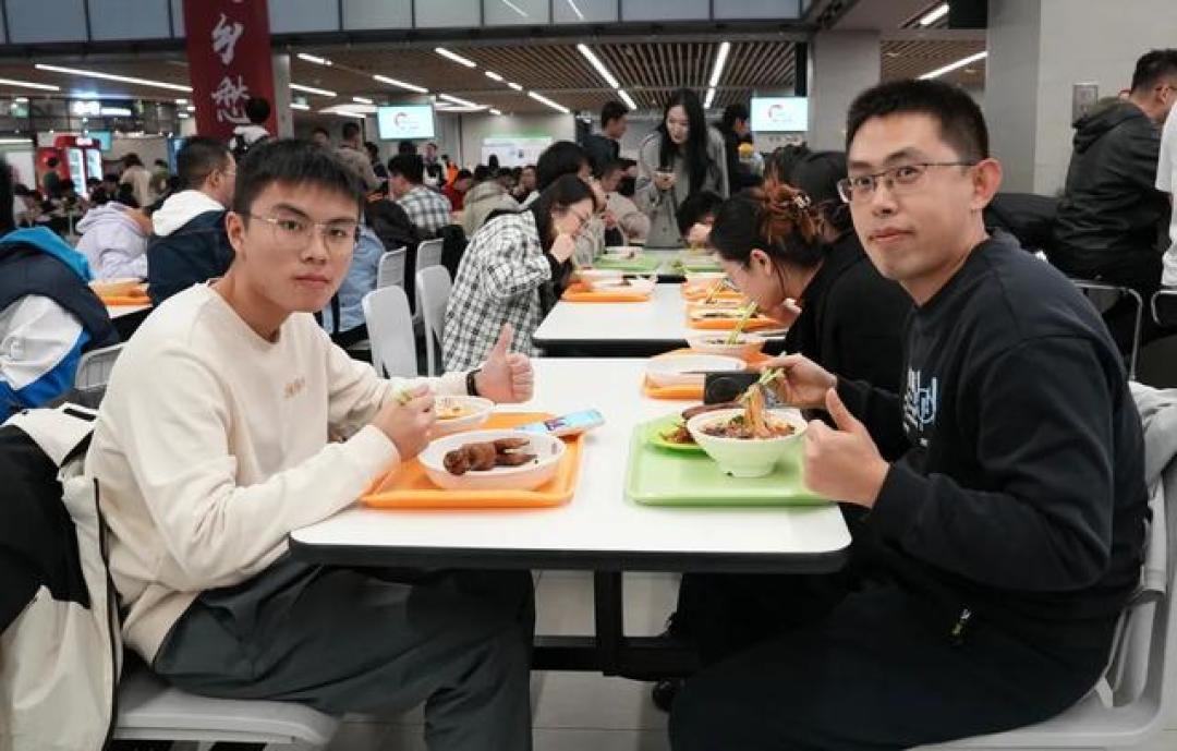 三块钱吃饱十块吃好!北大食堂藏着多少青春密码?