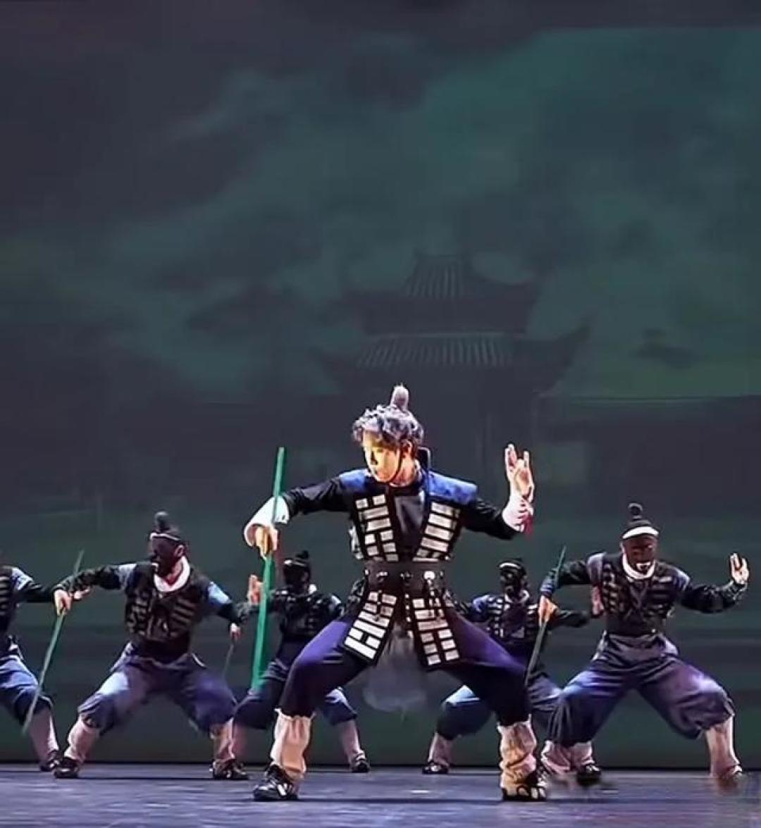 川剧变脸炸场国际街舞赛！成都舞团斩获季军创历史