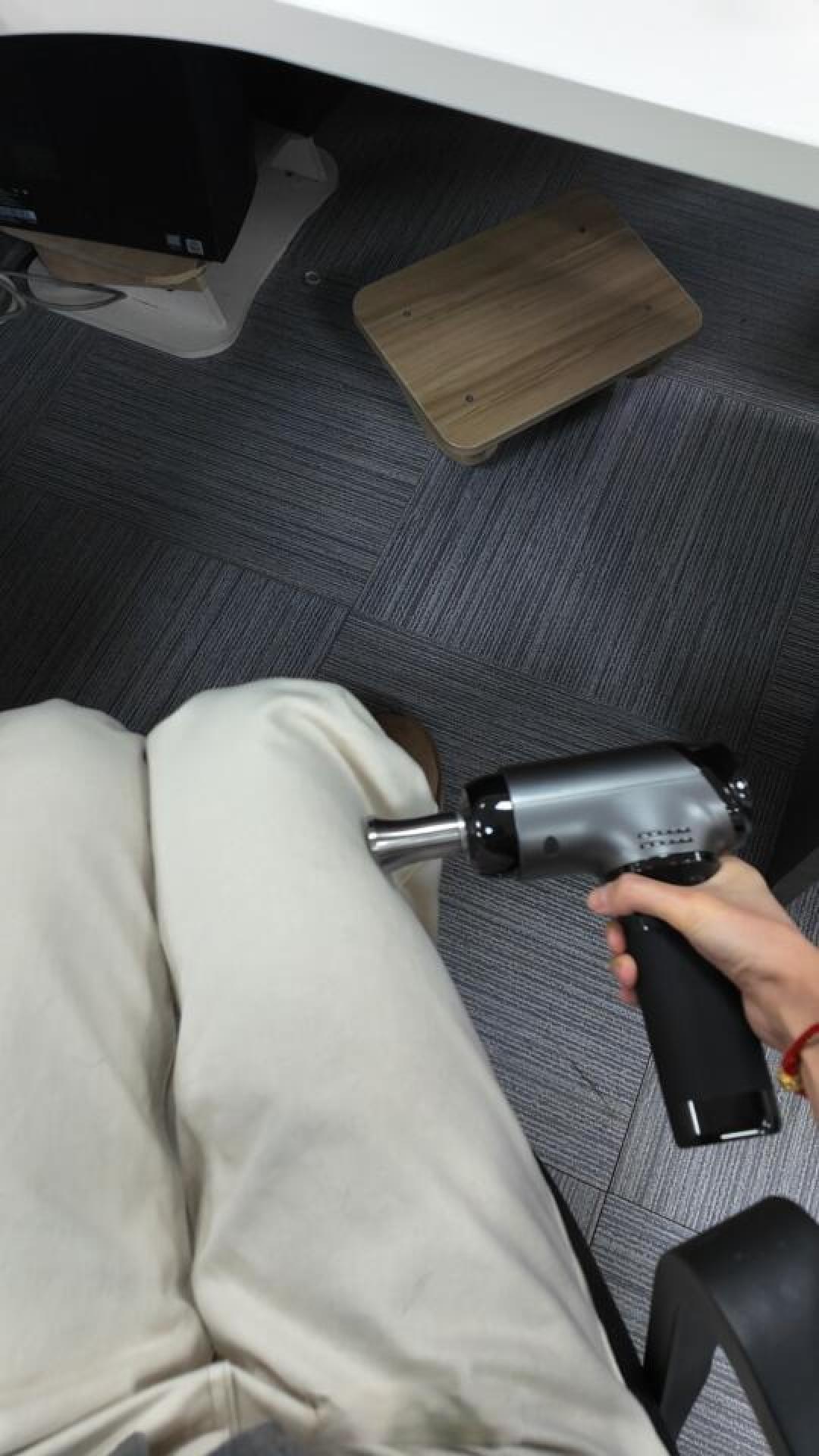 飞利浦VS云麦筋膜枪实测:轻便与强击打,哪款更懂你的肌肉?