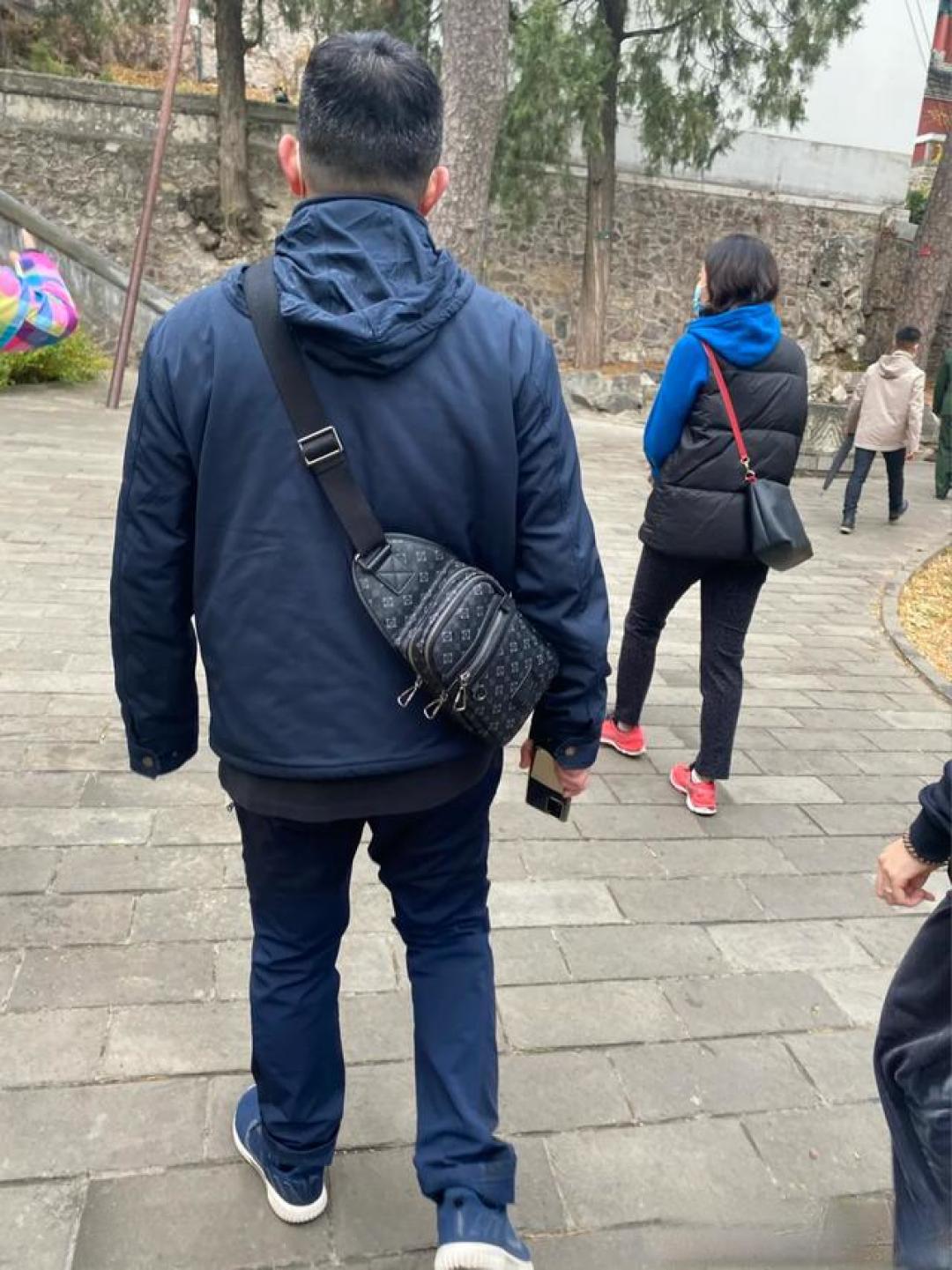 中年男士选包避雷指南:三款经典包型+搭配技巧,轻松提升格调