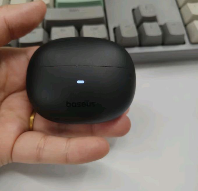 倍思蓝牙耳机