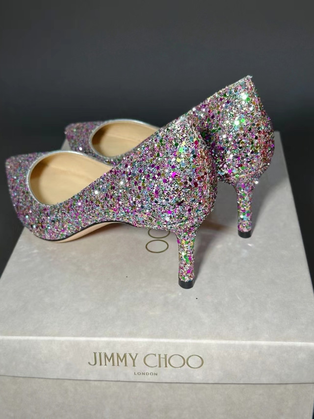 不好穿但是好看：Jimmy Choo ROMY高跟鞋，五彩闪耀“公主梦”✨