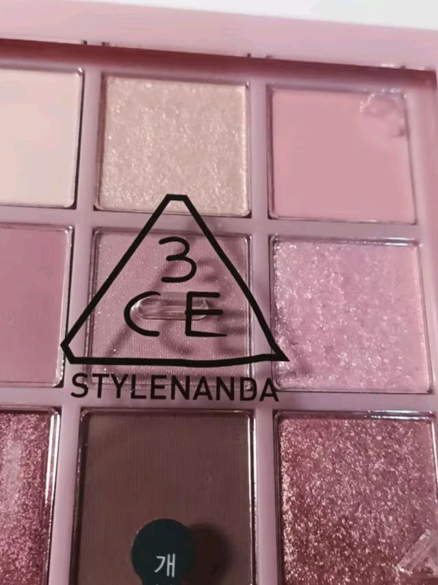 被问爆的3CE九色眼影盘，美到犯规