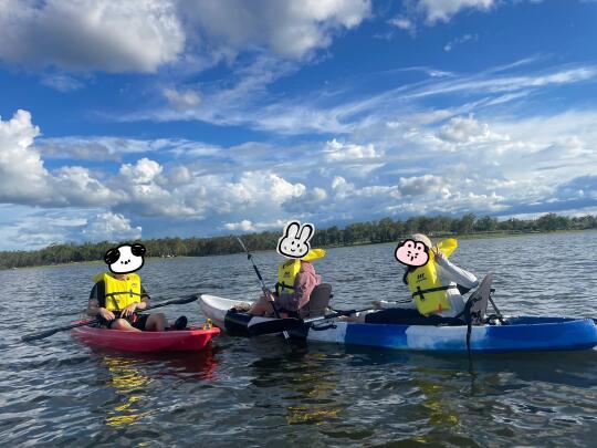 用皮划艇Kayak抓住布村夏天的尾巴