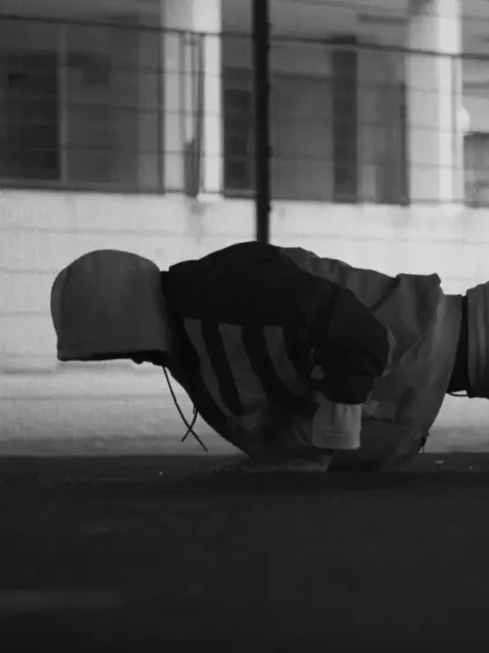 自信笃定，掌控主场，#EA7 #EmporioArmani 2025春夏系列，活力满盈，释放运动型格。