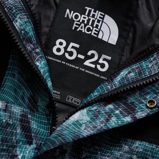 暴雨4小时不湿！The North Face经典冲锋衣40年变身潮酷战袍，拆出6种穿法全家都能入