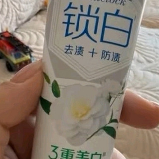 佳洁士锁白茉莉山茶牙膏：热销榜上的美白新宠????