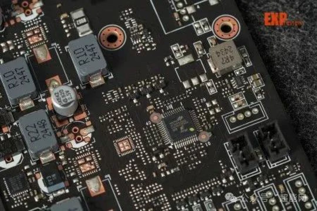 技嘉RTX 5070 Ti GAMING OC显卡评测:散热用料扎实,超频幅度可观