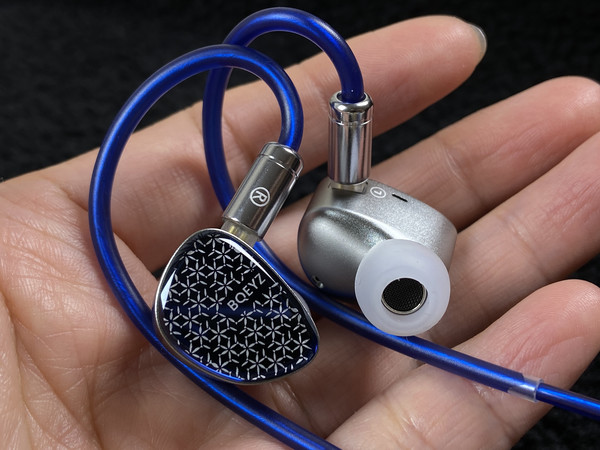 动圈加平板的小众耳塞让人对国产hifi刮目相看，物美价廉的冷门