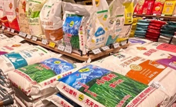 同样都是面粉，麦芯粉、雪花粉、富强粉区别很大，看清楚别买错了