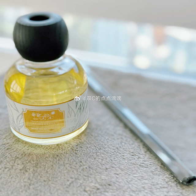 #阿广##🍬# 嗨嗨大家，我喜欢的无火香薰摩登巴赫终于在新一年的春天回来了~我是一个很喜欢家里每个角落都是香香的人儿一款喜欢的香味让家更有专属我自己的味道进家门的时候 瞬间让我放松平静在认识这个牌子之