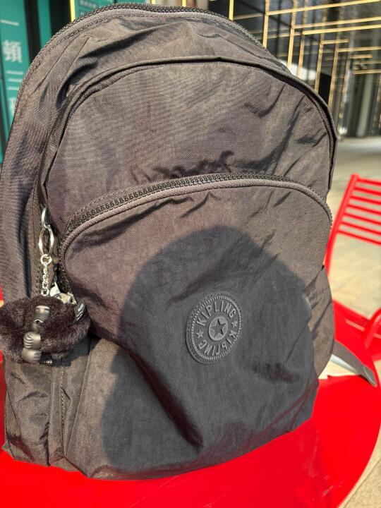 换了新的双肩包